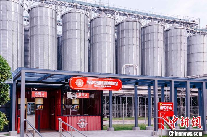 圖為基地原料立倉(cāng)?！±钅宪?攝