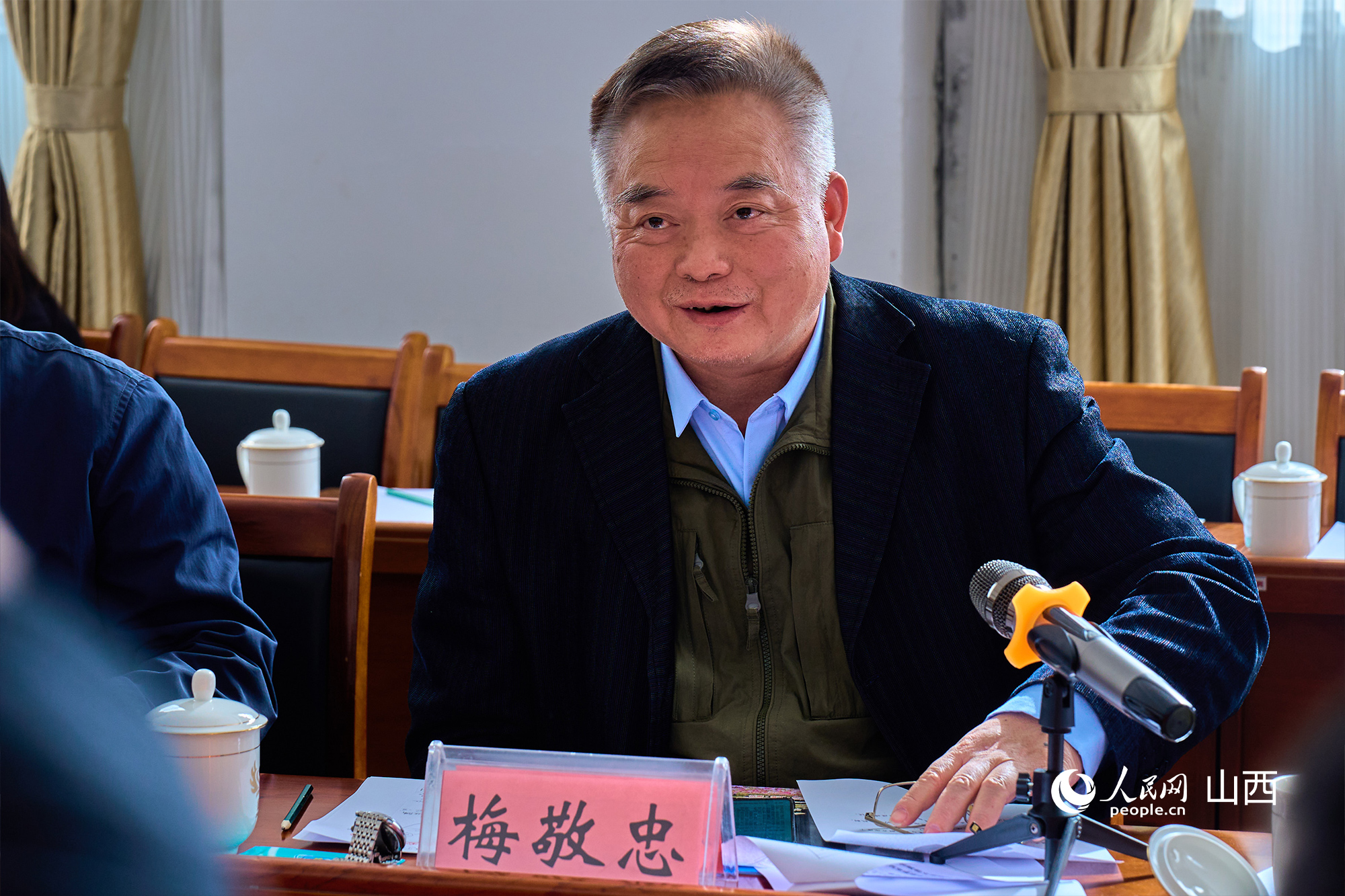 中央黨校（國家行政學院）文史教研部原副主任、教授梅敬忠。人民網(wǎng) 張超寧攝