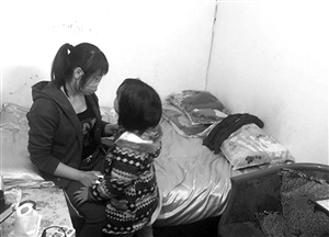 小梅現(xiàn)在只身帶著女兒，生活困難 圖片來源：溫州網(wǎng)