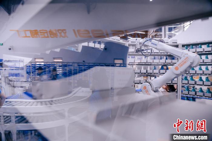 最快一個多小時，“私人訂制”的鞋子就能完成生產(chǎn)。　李南軒 攝