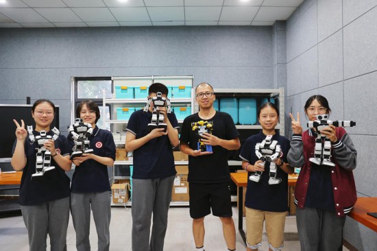 重慶八中科學城中學校科創(chuàng)社團。