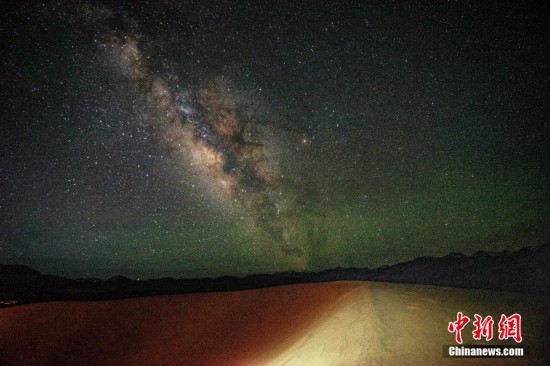 圖為6月20日晚，高原銀河風(fēng)光。曹枝清 攝